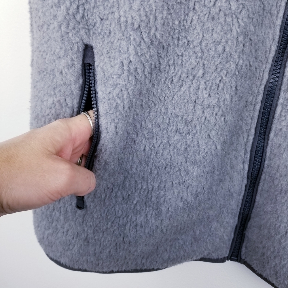 Vineyard Vines Gray Sherpa Fleece Vest size Small - Picture 6 of 8